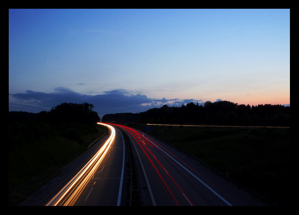 Autobahn von Brücke aus inkl. Sonnenuntergang