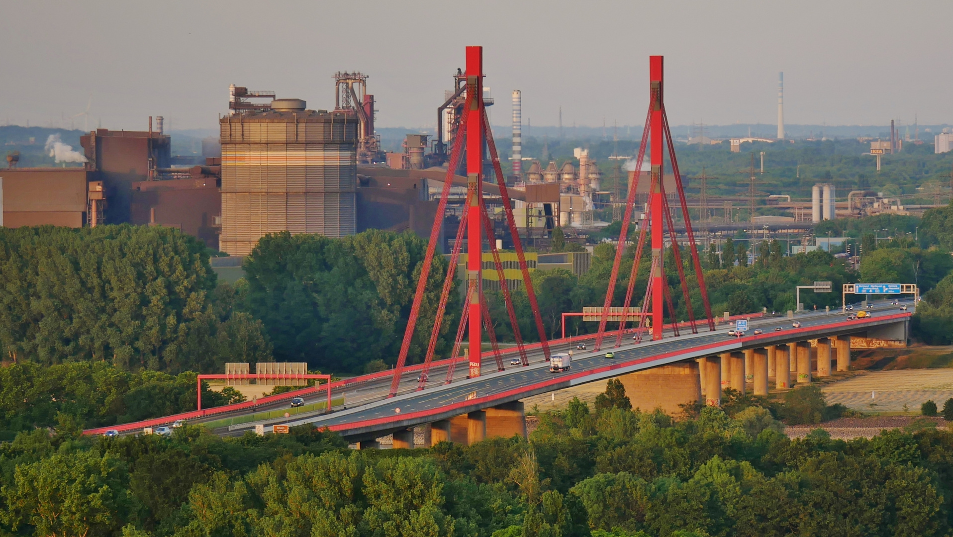 Autobahnbrücke A42 in Duisburg