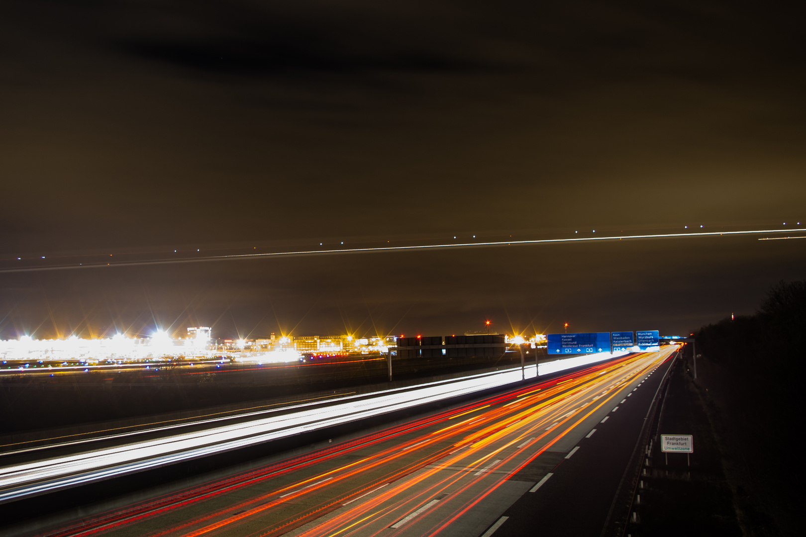 Autobahnbrücke am Frankfurter Flughafen