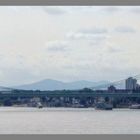 Autobahnbrücke in Köln-Rodenkirchen mit dem Siebengebirge im Hintergrund