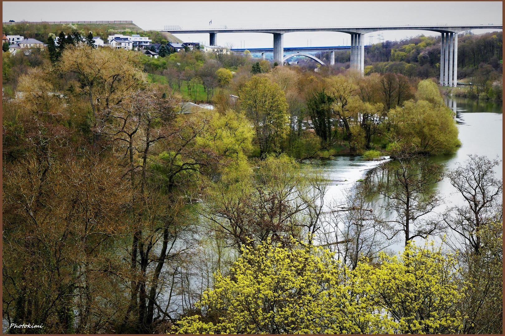 Autobahnbrücke über dem Lahn