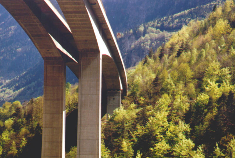 Autobahnbrücke über die Biascina