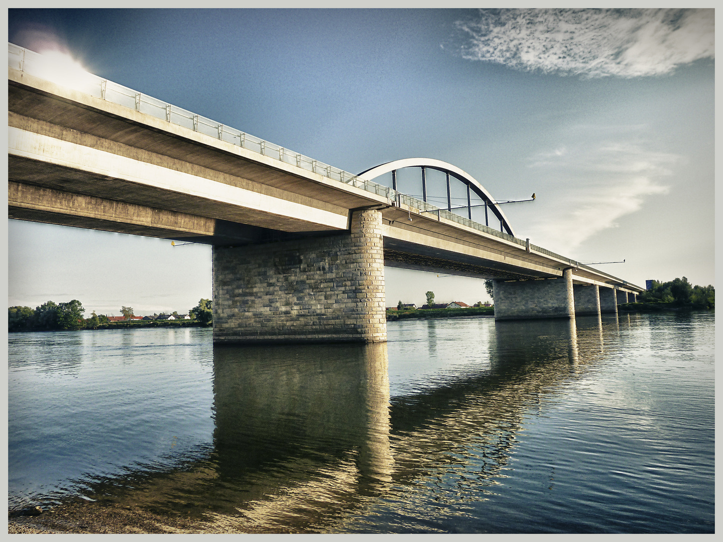 Autobahnbrücke über die Donau