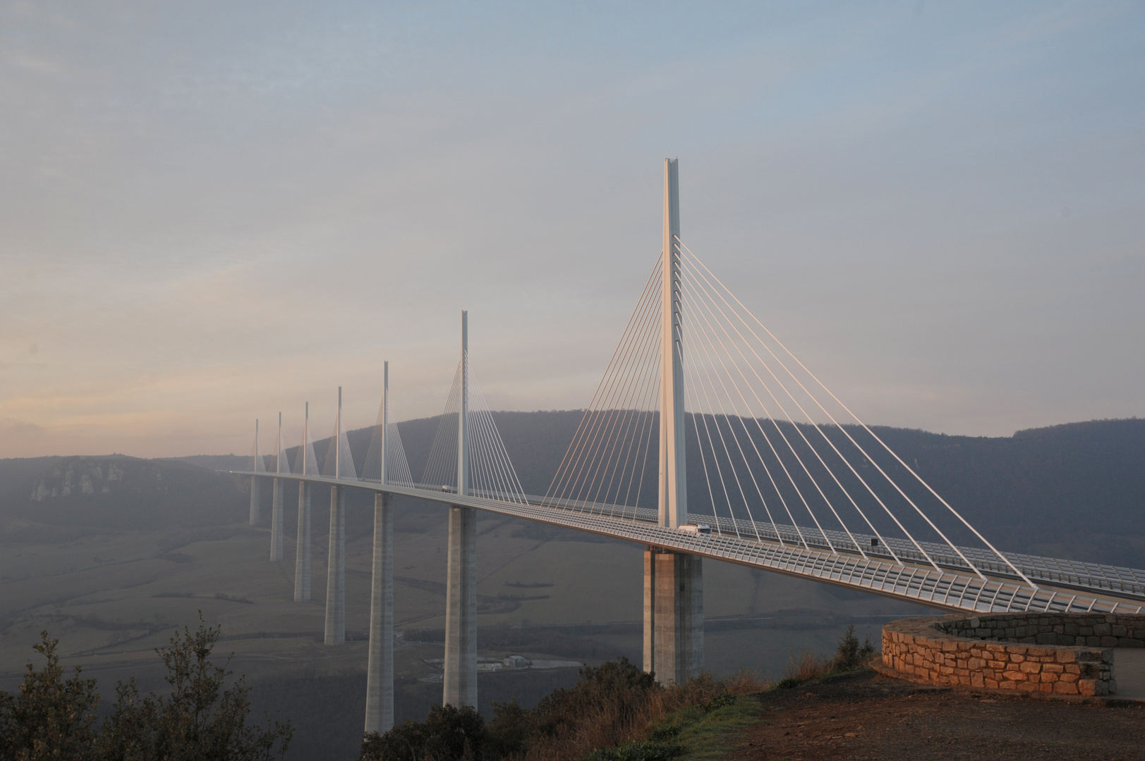 Autobahnbrücke von Millau (Südfrankreich) 01