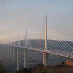 Autobahnbrücke von Millau (Südfrankreich) 01