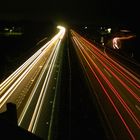 Autobahnverkehr bei Nacht