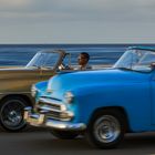 Autocorso am Abend auf dem Malecón in Havanna