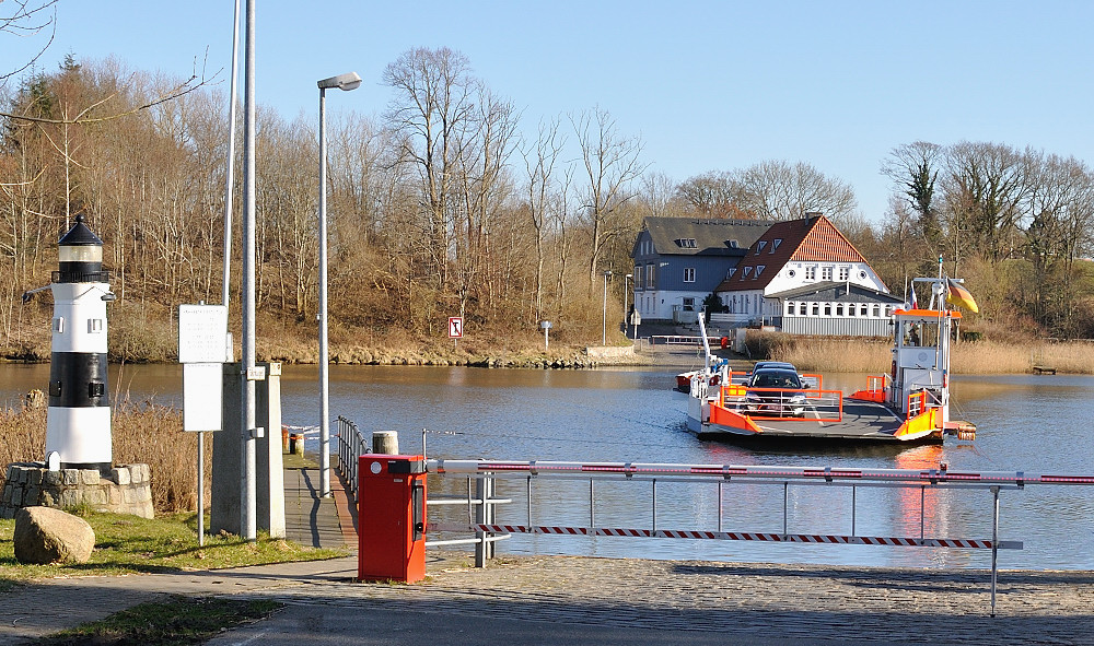 Autofähre über die Schlei