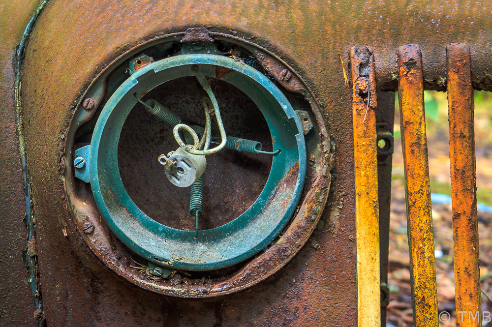 Autofriedhof - Der Scheinwerfer (4/9)