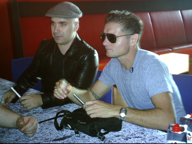 Autogrammstunde von Nitzer Ebb beim WGT 2006 im Cinestar