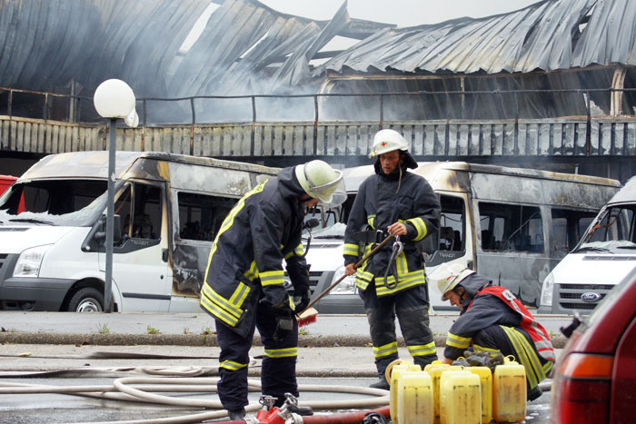 Autohaus in Vollbrand 3