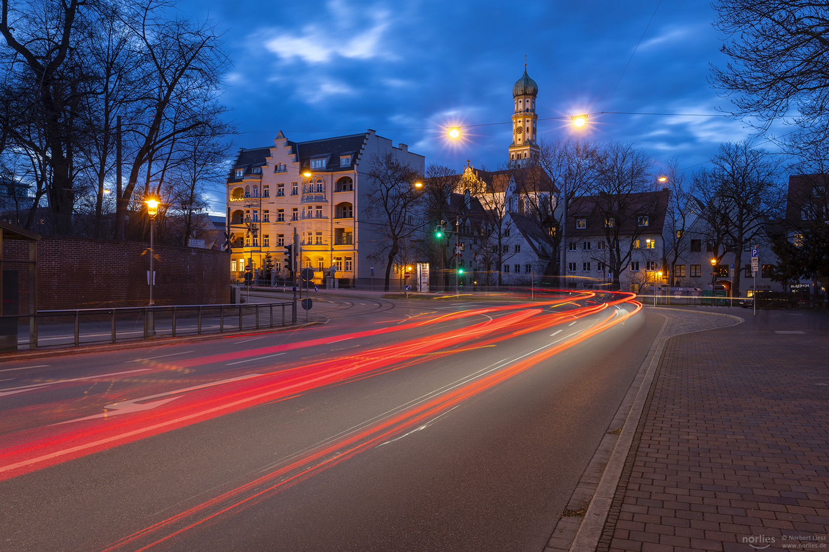 Autolichter mit Ulrichsbasilika