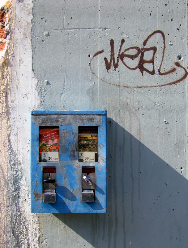 Automat mit Graffiti