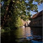 Automne à Bruges XV Des fenêtres sur le canal