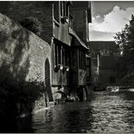 Automne à Bruges XX Le rôle d'un humble mur au soleil