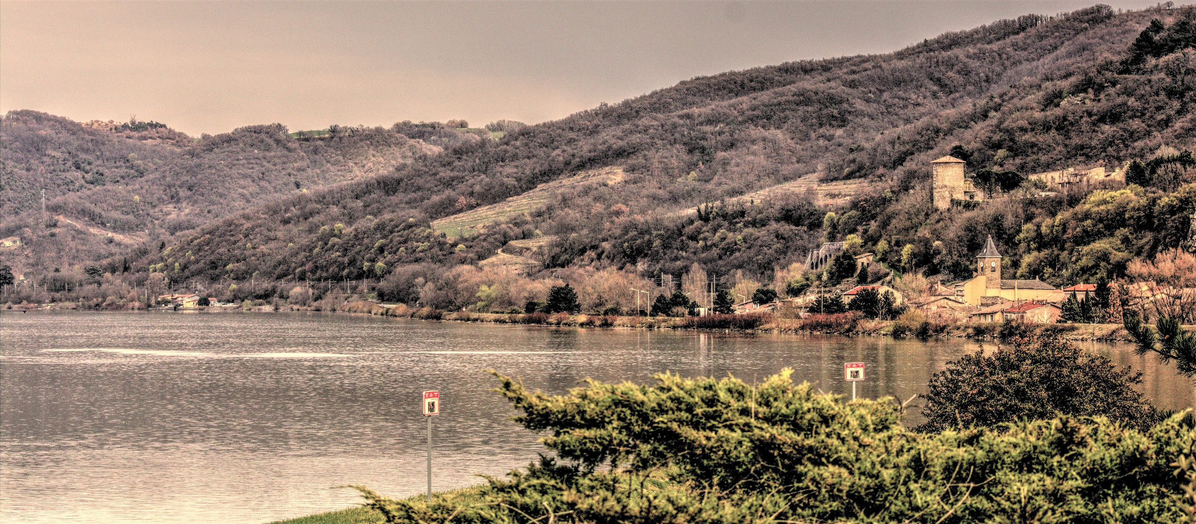 AUTOMNE SUR LE RHÔNE