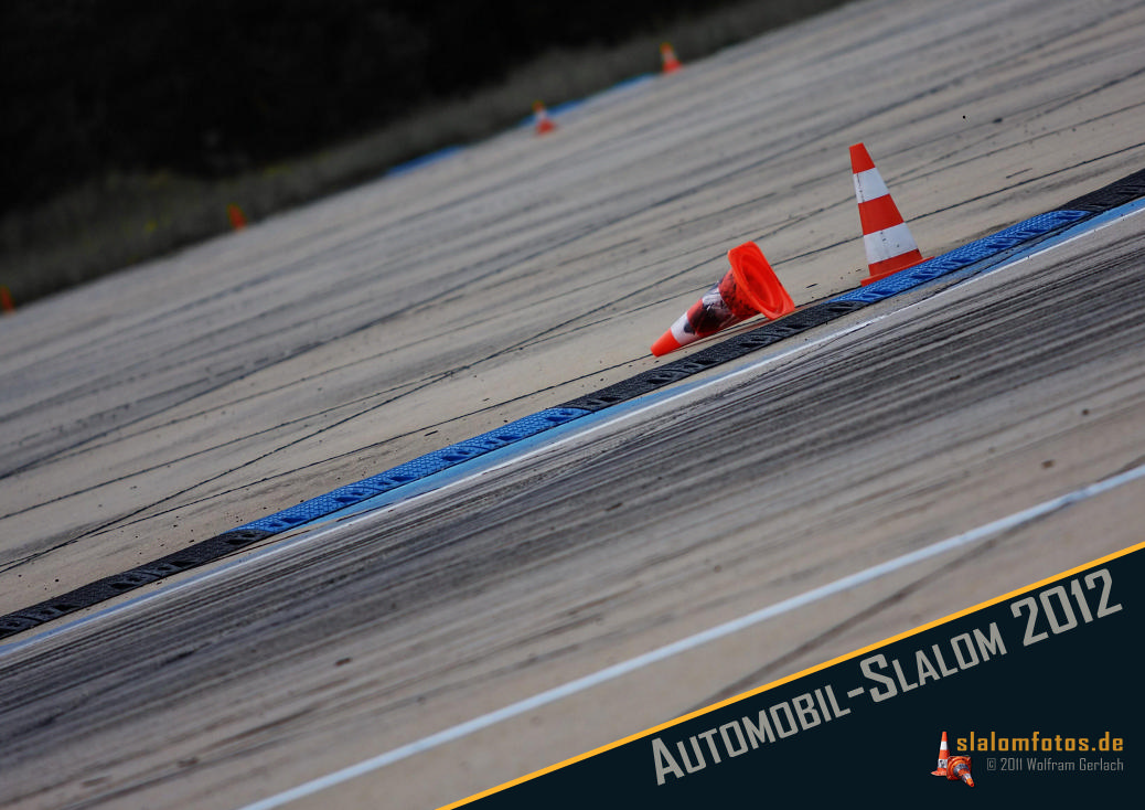 Automobil-Slalom-Kalender 2012, Titel