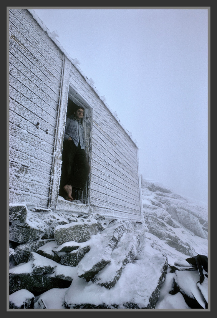 Autoportrait devant le refuge de La Charpoua. Chamonix, France