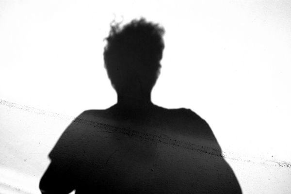 Autoritratto al buio.