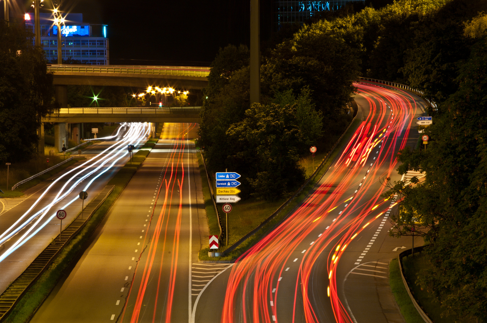 Autos bei Nacht