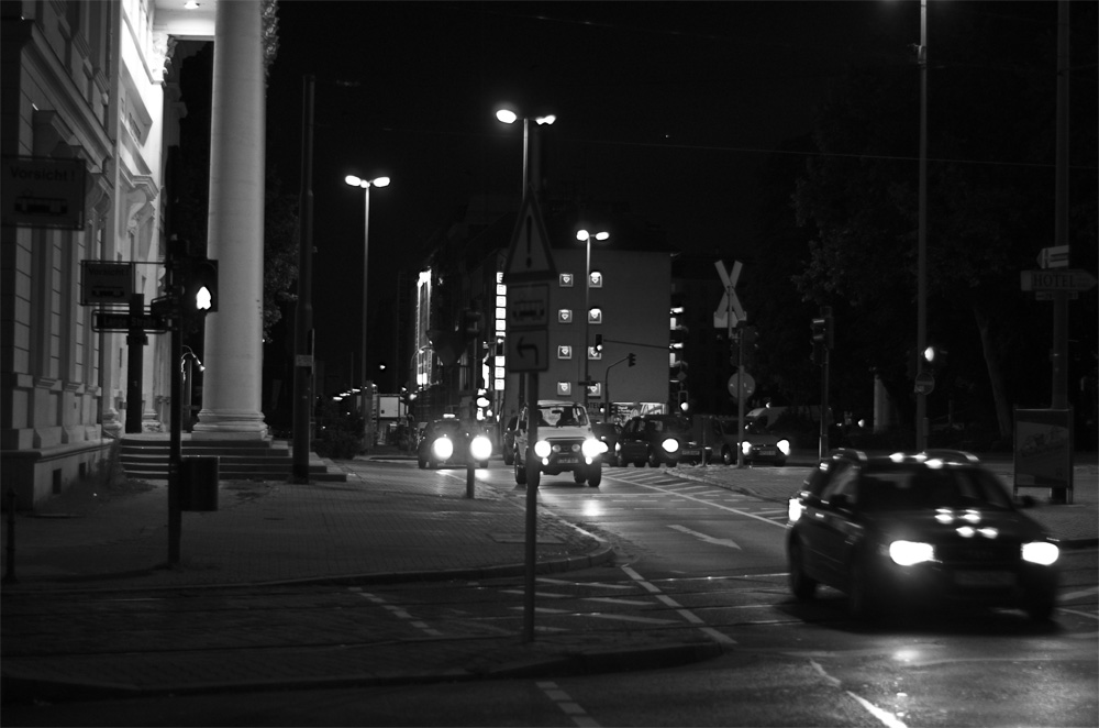 Autos zwischen Literaturhaus und Eroscenter (Frankfurt)