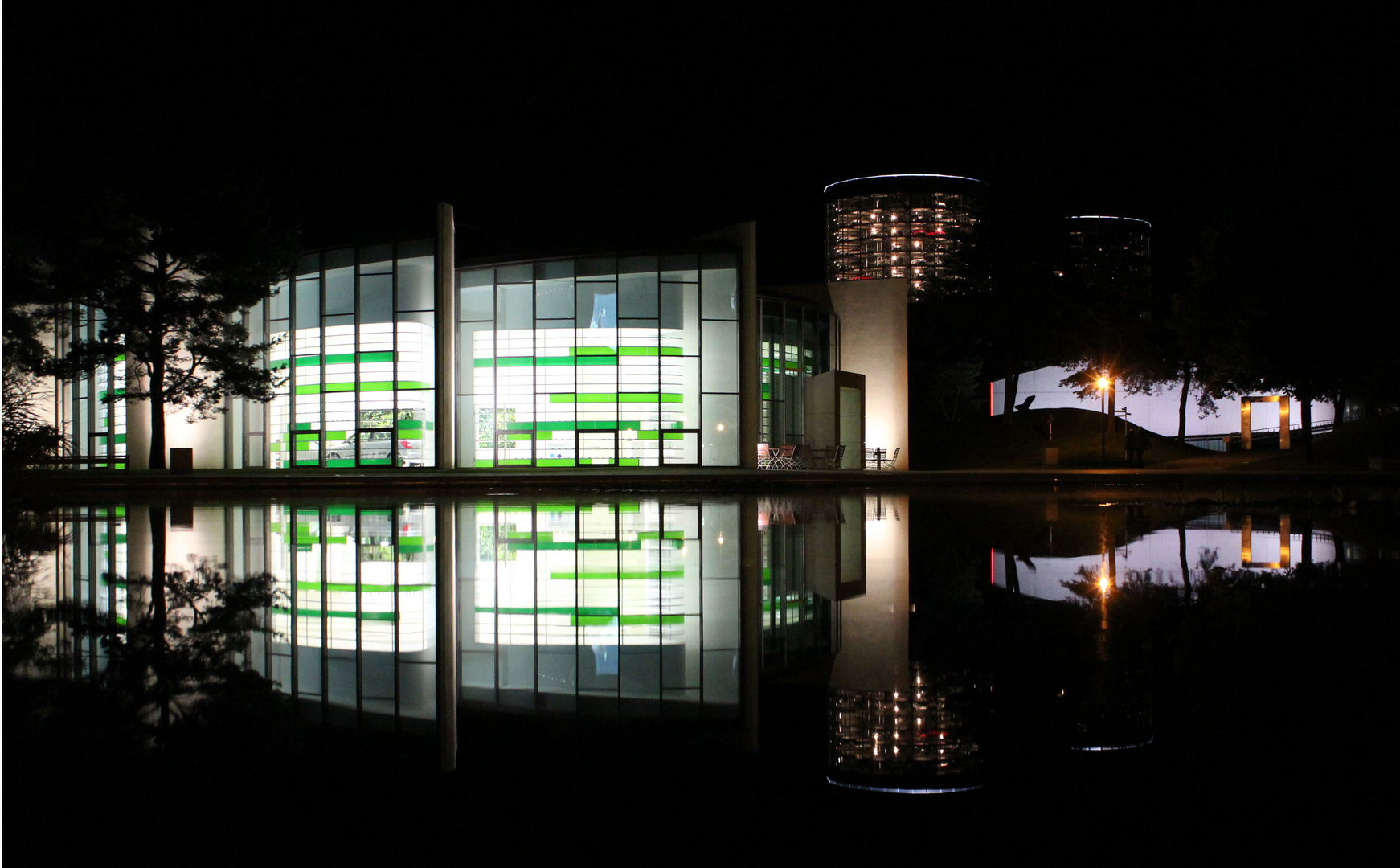 Autostadt bei Nacht