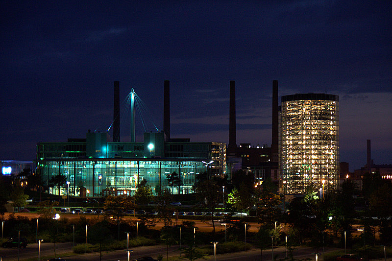 Autostadt bei Nacht