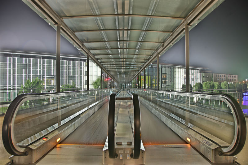 Autostadt, Stadtbrücke bei Nacht