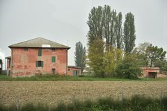 Autostrada 7 bekreuzigtes rotes Haus