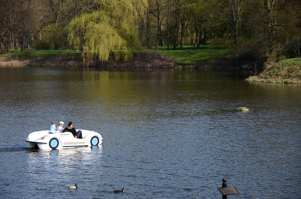 'Autovergnügen' auf dem See