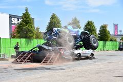 Autozertrümmerung beim Monster Spectacular in Rostock