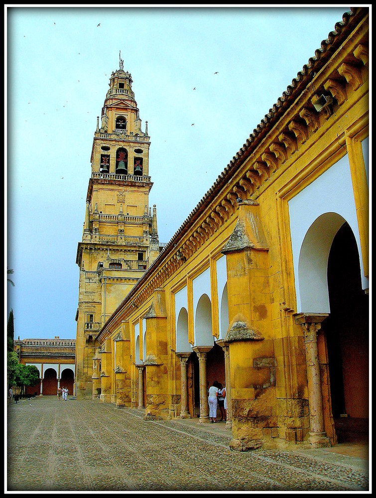 AUTRE VUE DU CLOCHER-MINARET