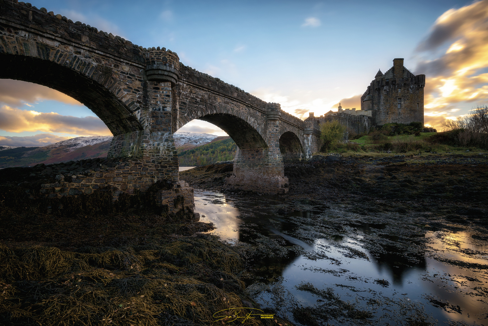 - Autumn highland castle -