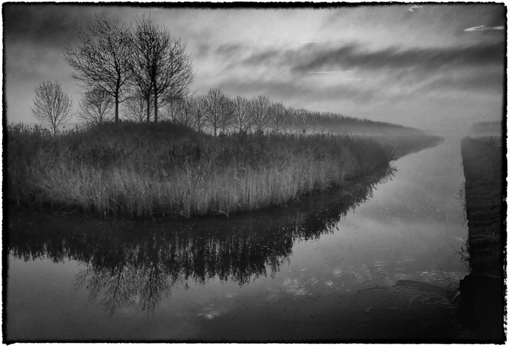 Autumnal atmosphere in B/W