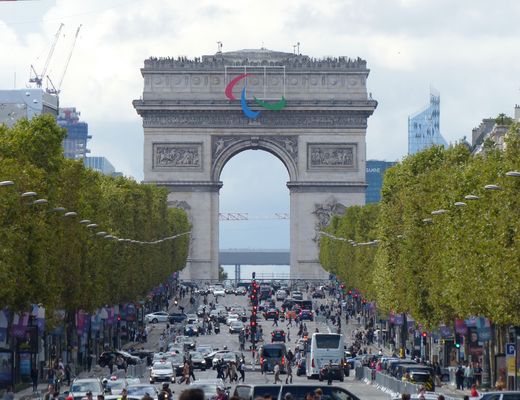 Aux Champs-Elysées