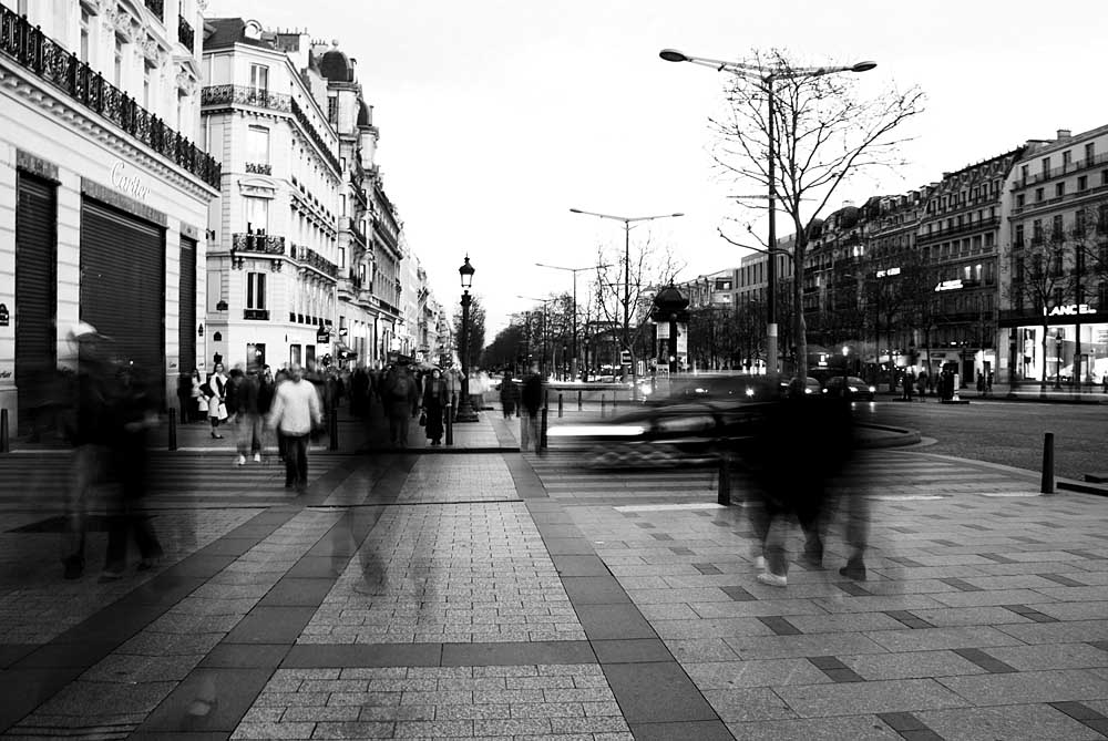 Aux Champs-Élysées