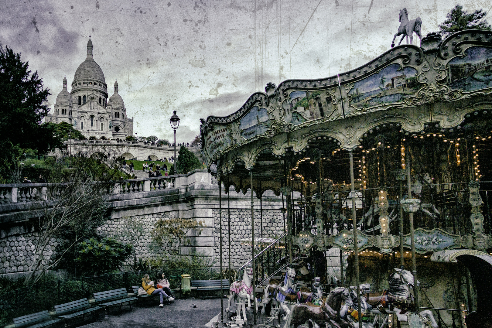 Aux pieds du Sacré Coeur .