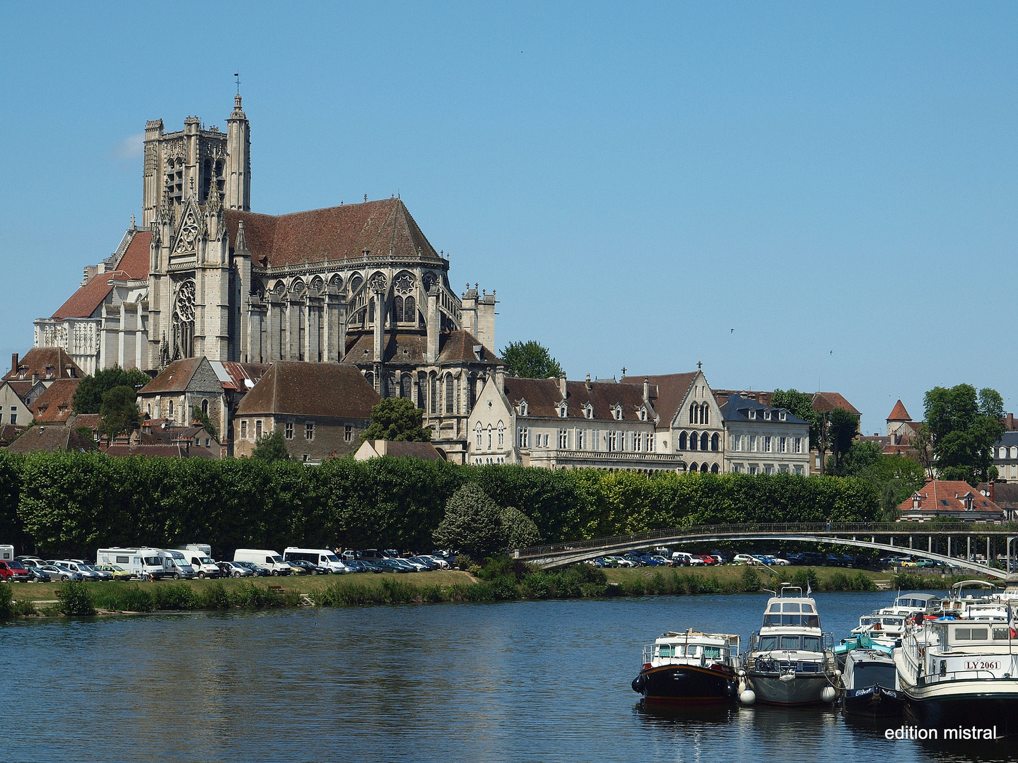 Auxerre Blick über die Yonne zur Kathedrale