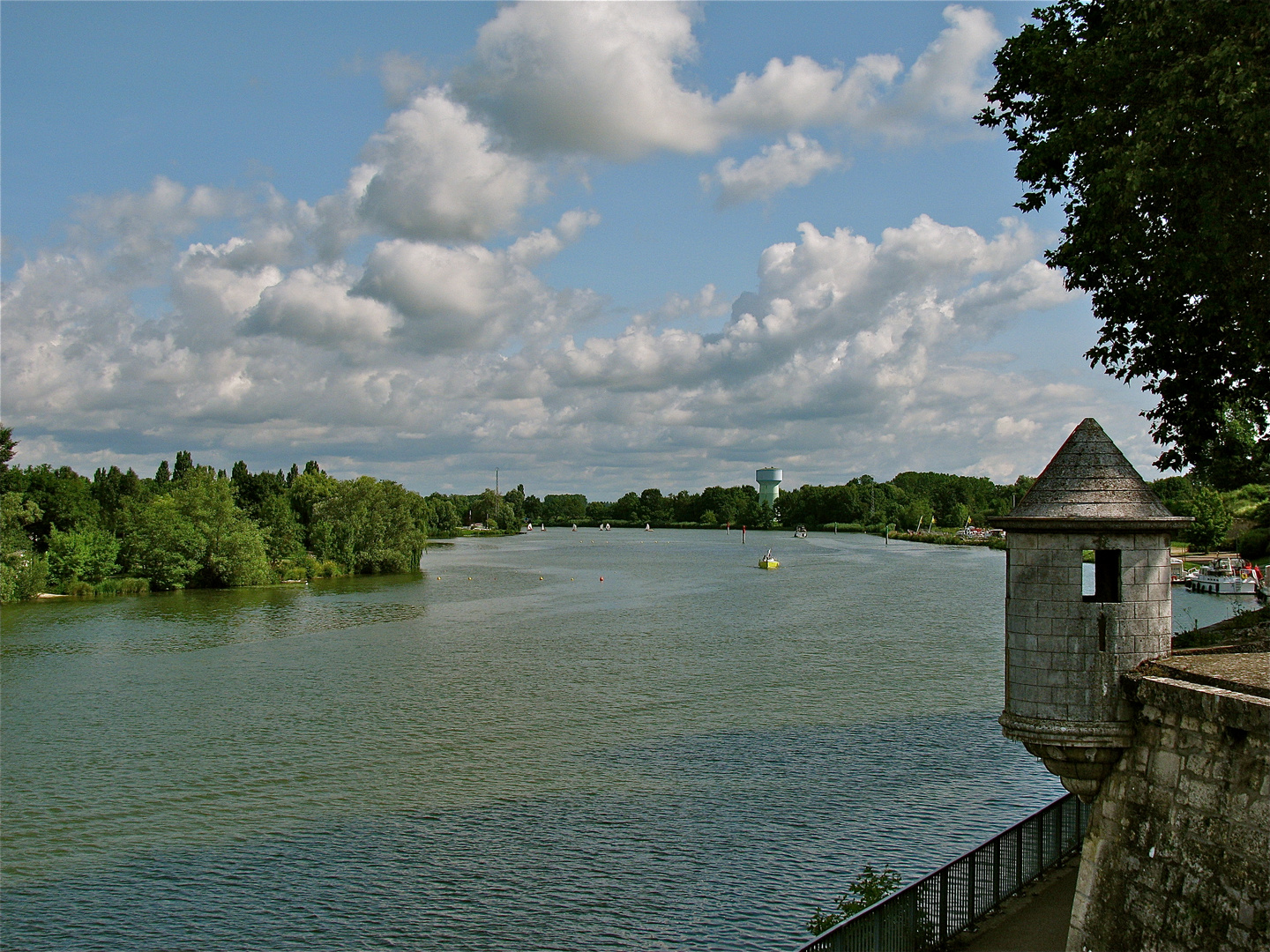 ...AUXONNE !!!..