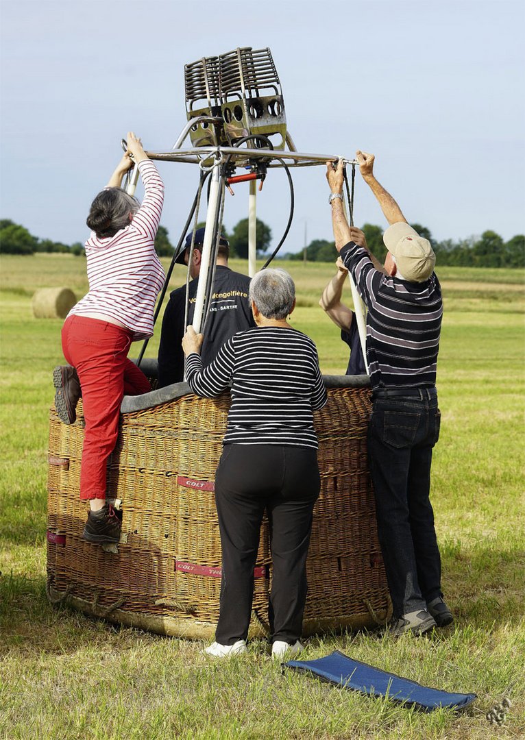 Avant de s'envoler .. pour un petit tour en Mongolfière