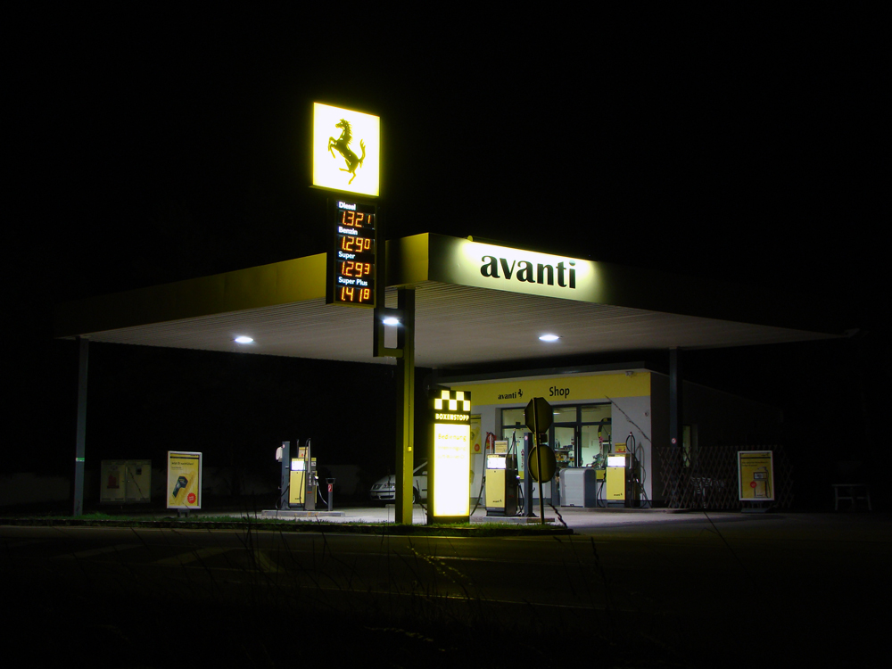 Avanti Tankstelle Foto Bild Architektur Architektur Bei Nacht Motive Bilder Auf Fotocommunity
