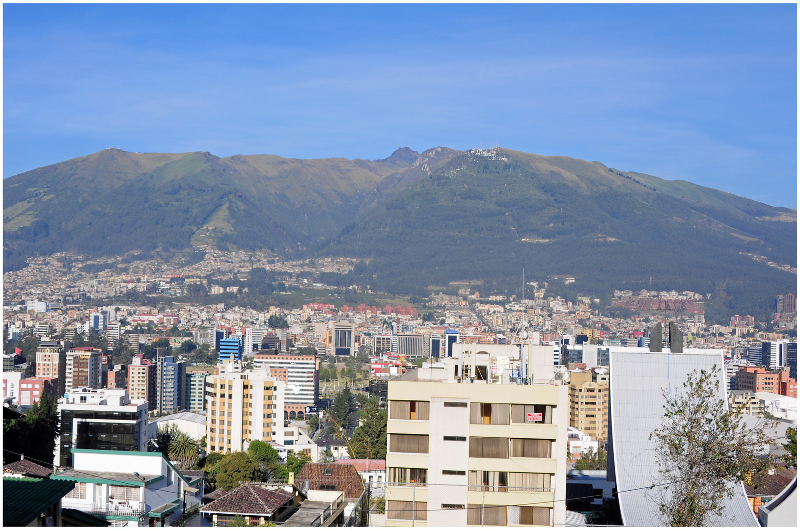 Avenida de los Volcanes - Pichincha's