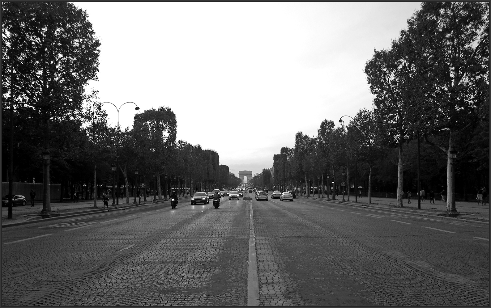 Avenue des Champs Élysées - Paris