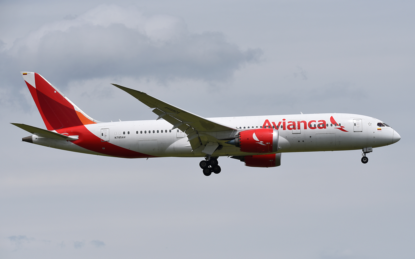 Avianca Boeing 787-8 Dreamliner N785AV 