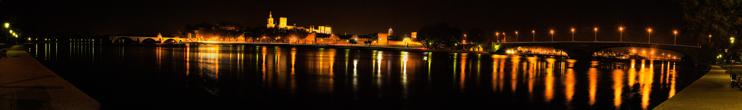 Avignon bei Nacht