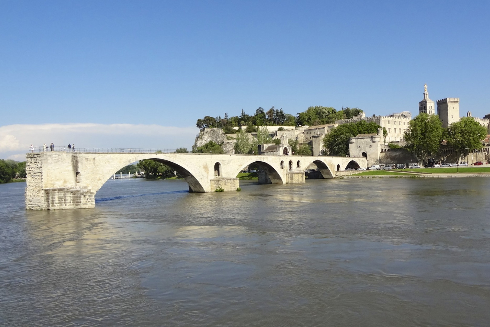 Avignon, Brücke mit Papstpalast.