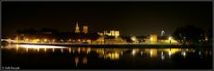 Avignon glänzt in der Nacht
