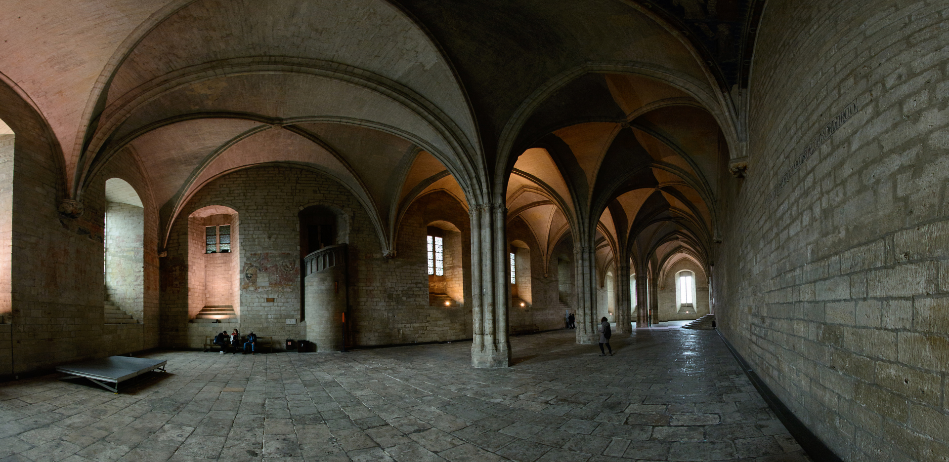 Avignon Papstpalast Audienzhalle Pano