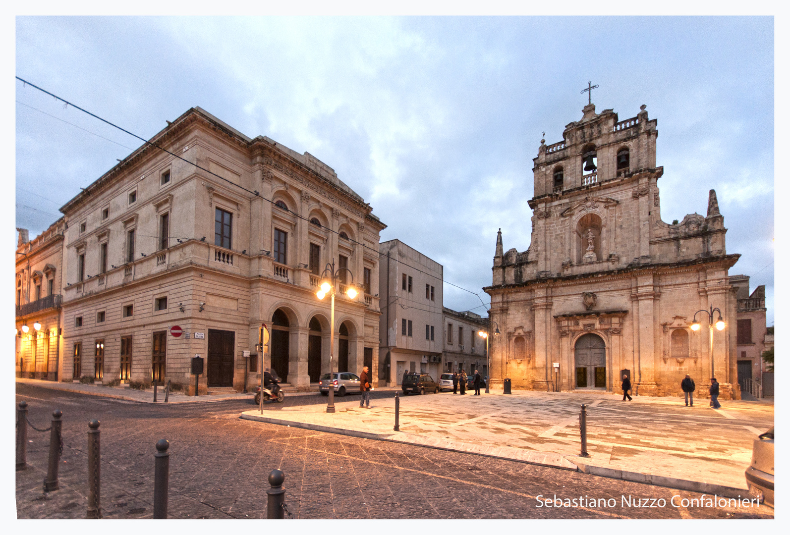 AVOLA . PIAZZA TEATRO