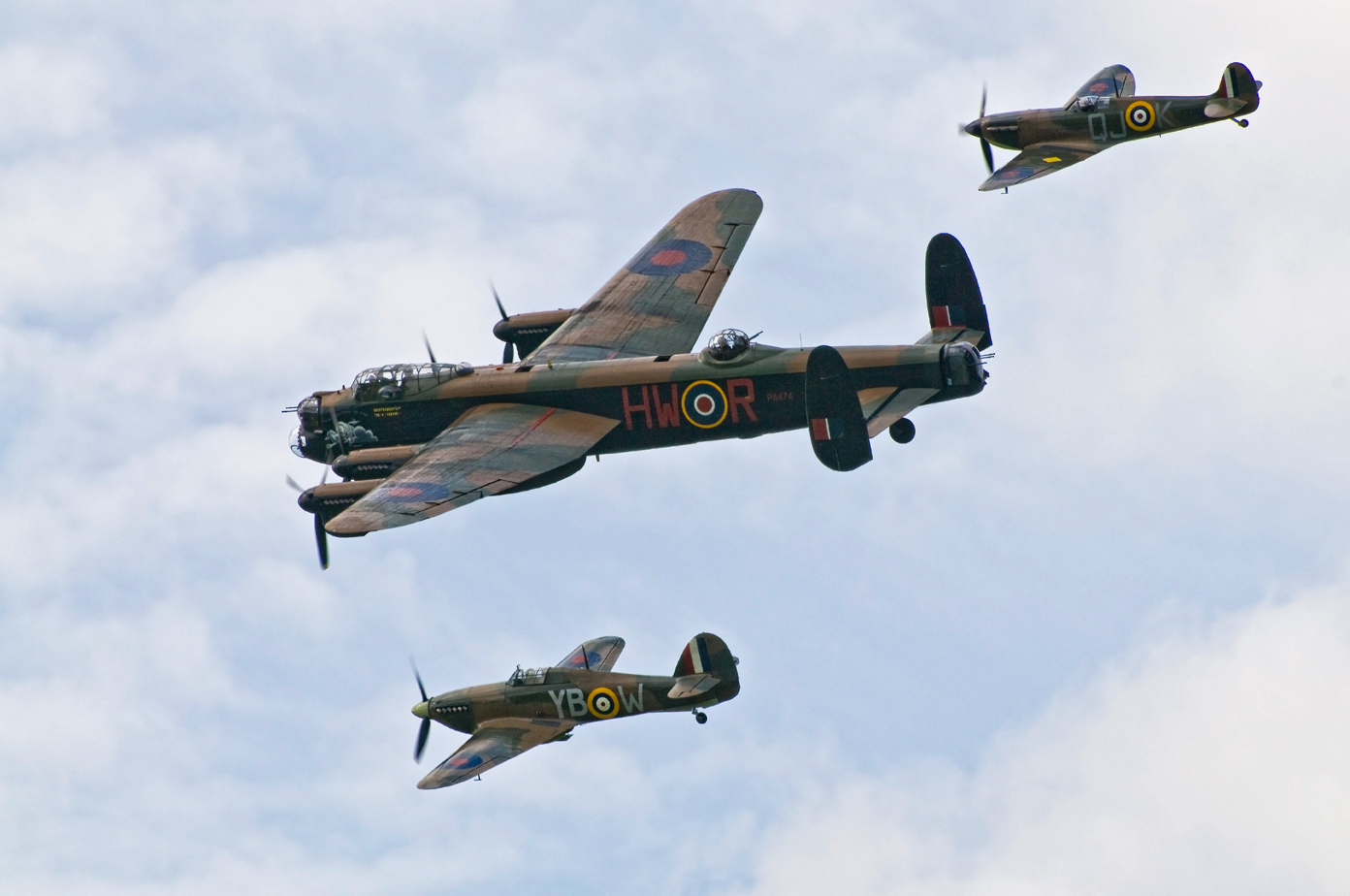 Avro Lancaster Bomber mit Geleitschutz